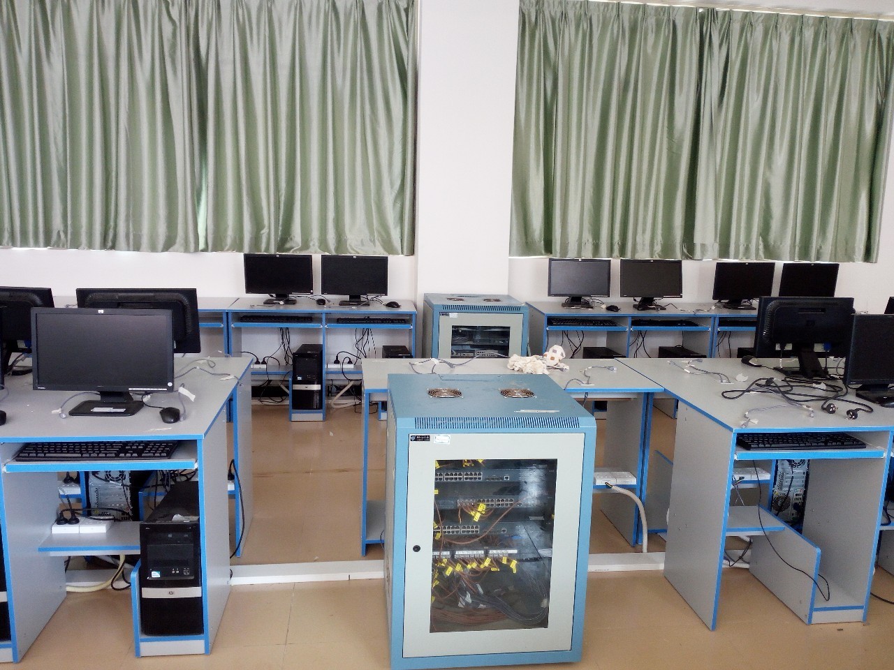 以實(shí)訓(xùn)室建設(shè)為支撐的經(jīng)濟(jì)信息咨詢?nèi)瞬排囵B(yǎng)模式探究